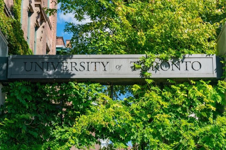 du hoc canada uy tin