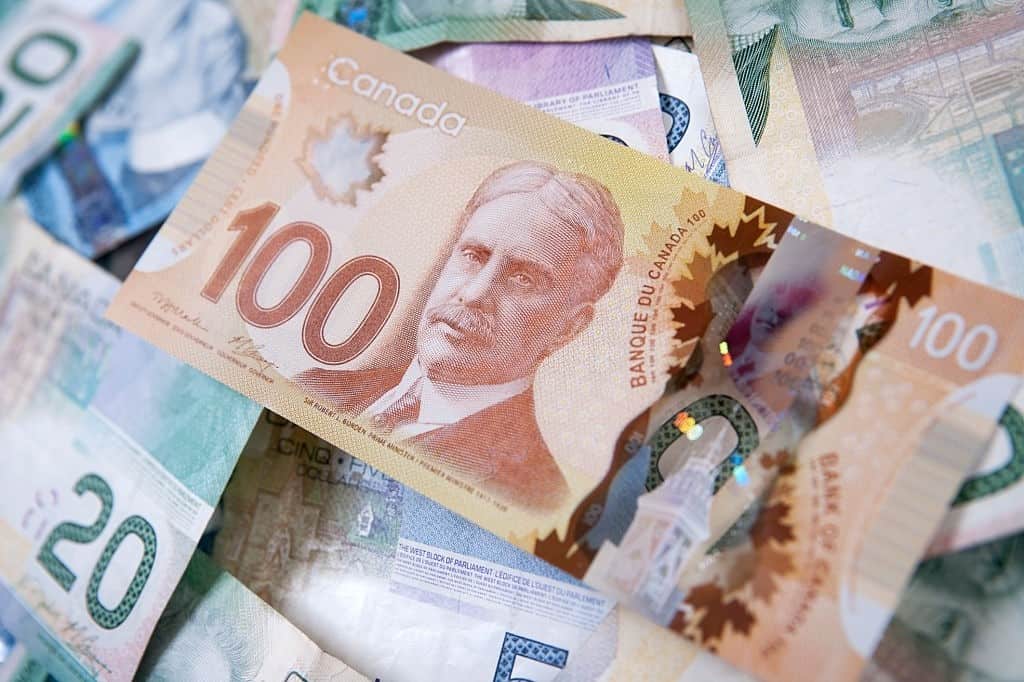 tiền canada